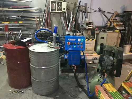 外墻保溫聚氨酯噴涂發(fā)泡機(圖3) Q系列聚氨酯噴涂發(fā)泡機施工案例