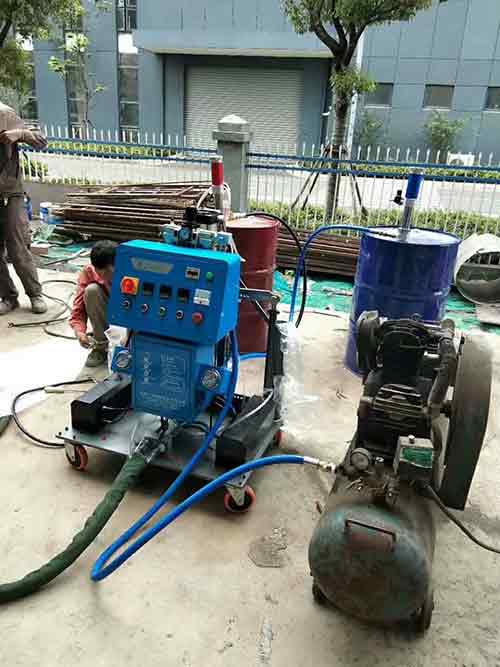 外墻聚氨酯發(fā)泡施工(圖1) 聚氨酯保溫發(fā)泡施工機(jī)械