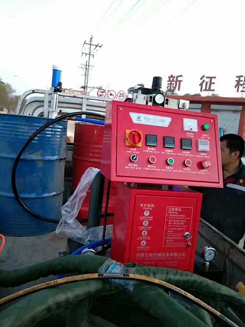 防腐噴涂機在管道內(nèi)外壁防腐蝕怎么用?(圖1) 防腐噴涂機聚脲材料施工設(shè)備